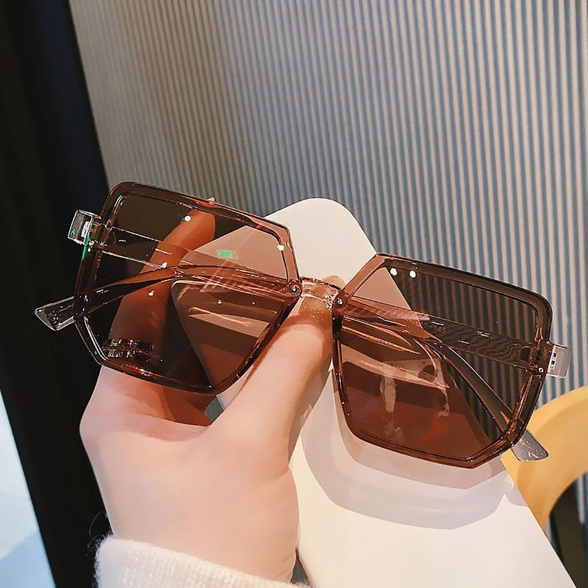 Lunettes de soleil vintage oversize carrées femme style luxe - NatyGlam's