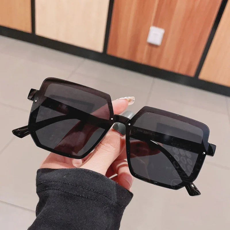 Lunettes de soleil vintage oversize carrées femme style luxe - NatyGlam's