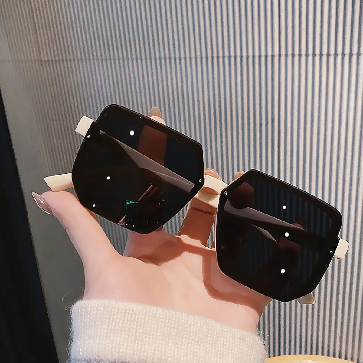 Lunettes de soleil vintage oversize carrées femme style luxe - NatyGlam's