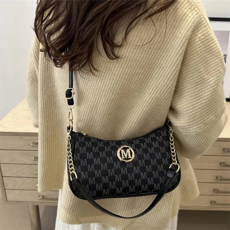 Sac Bandoulière Femme Vintage Elégant - Motif Monogramme & Fermoir Lettre Dorée - NatyGlam's