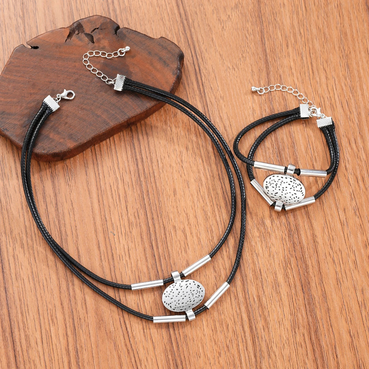 Ensemble Collier et Bracelet Vintage en Faux Cuir avec Pendentif Ovale - NatyGlam's